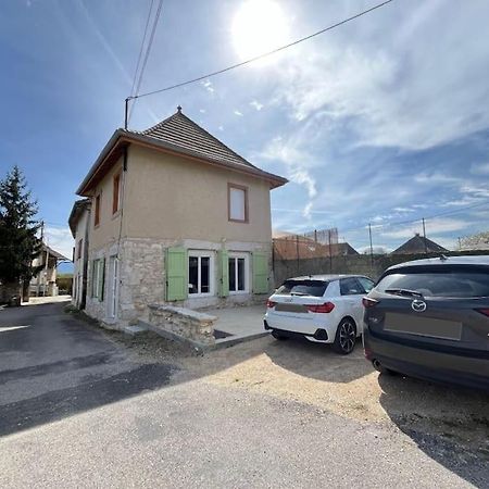 La Maison L'Oiseau Bleu Saint-Victor-de-Morestel Экстерьер фото